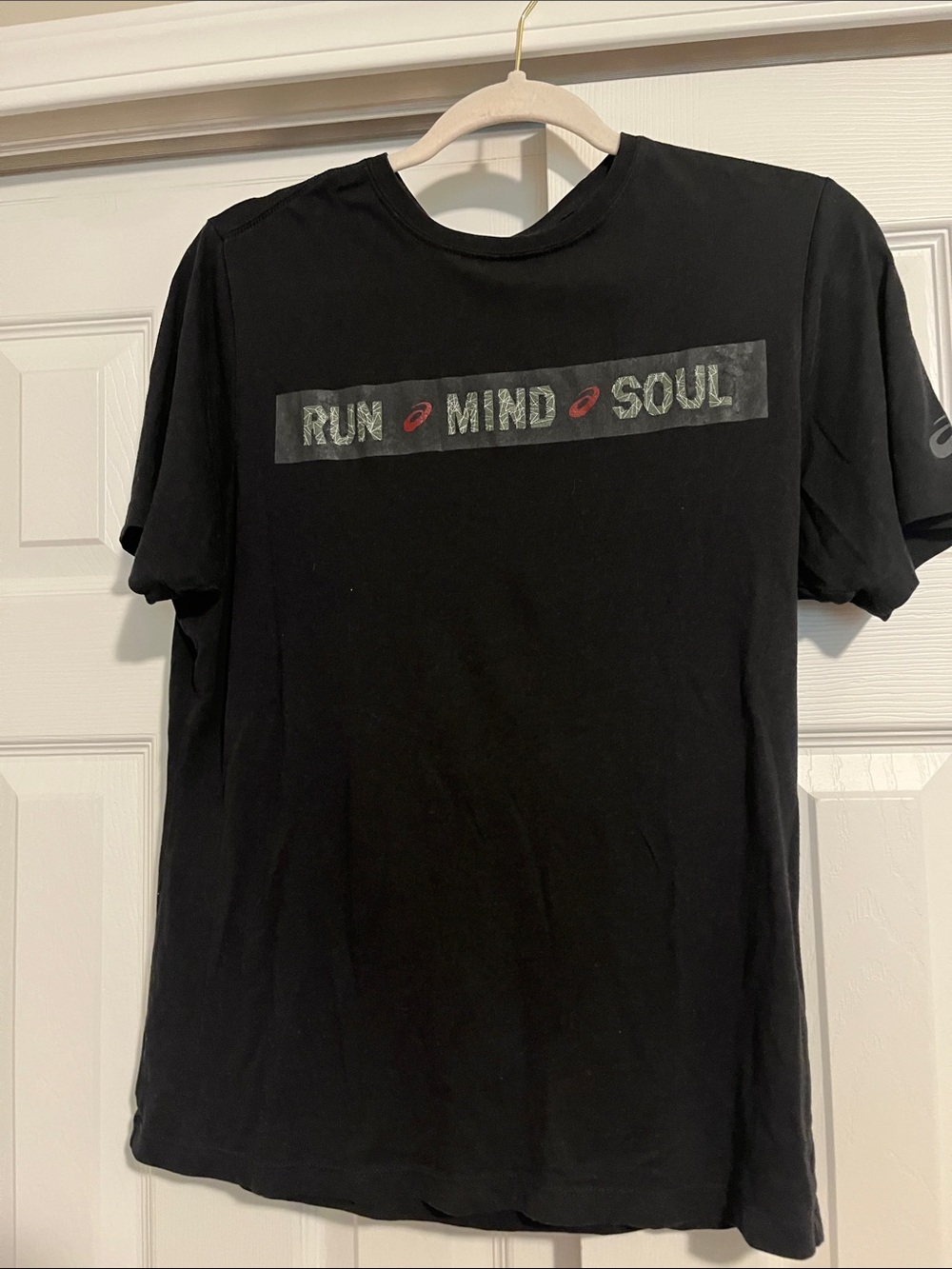 LAST CHANCE Asics Black 'Run Mind Soul' Short Sleeve Graphic Tee